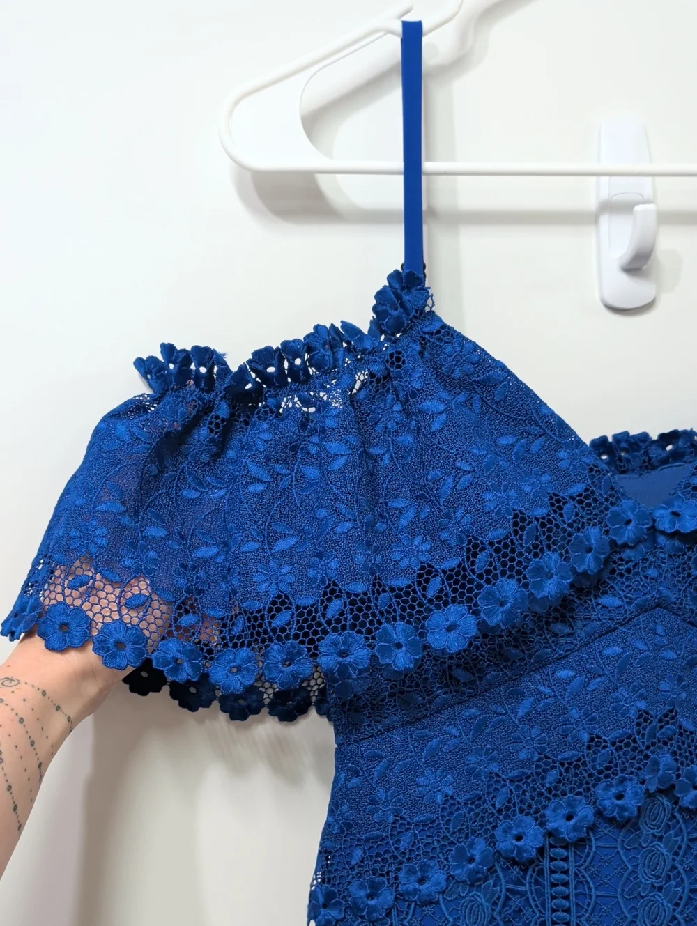 Three Floor Royal Blue Enfold Lace Midi Dress Size 4 - Picture 6 of 13